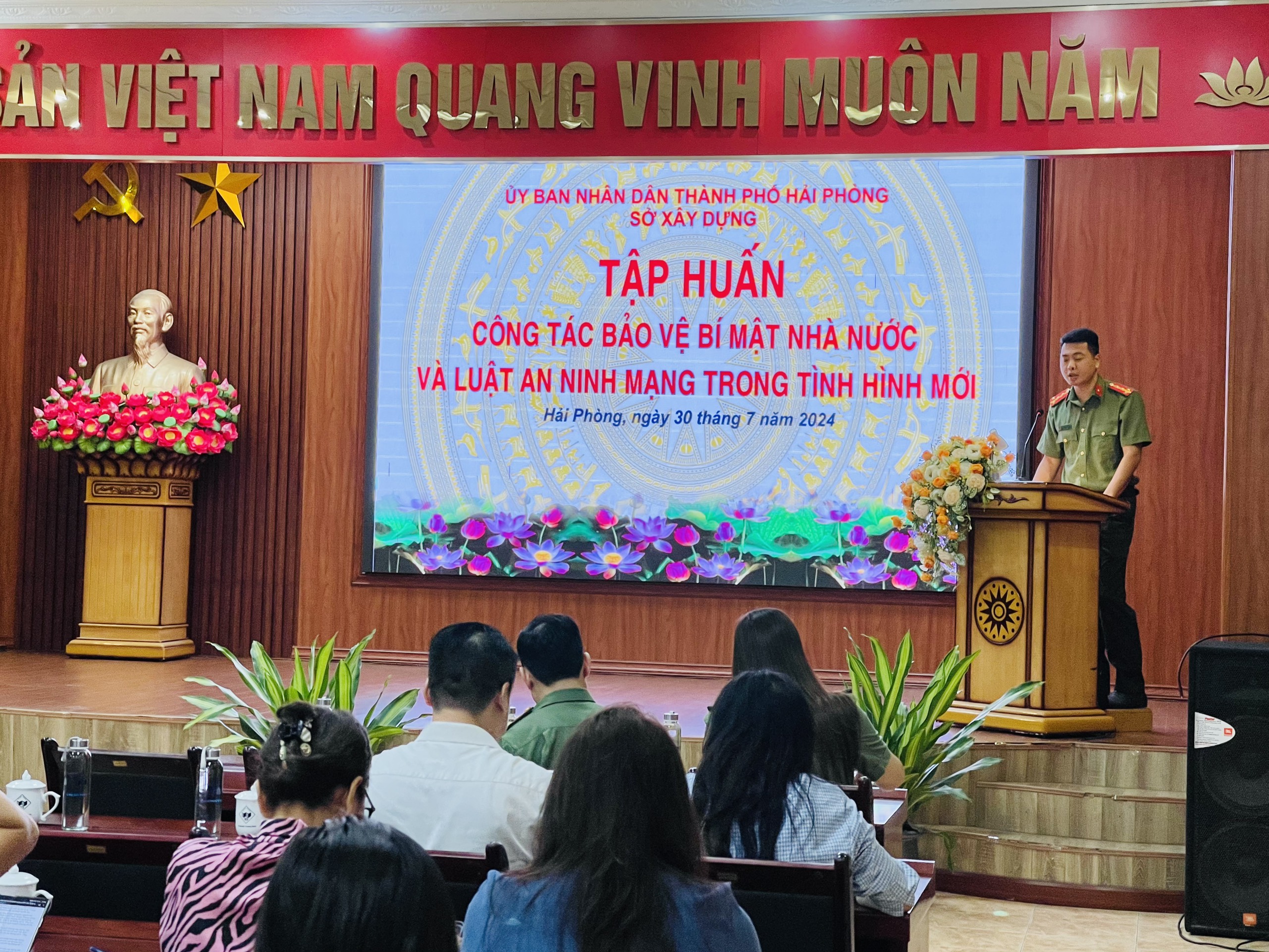 Phòng An ninh kinh tế - Công an thành phố tổ chức tập huấn công tác Bảo vệ bí mật nhà nước và Luật an ninh mạng trong hình hình mới tại Sở Xây dựng